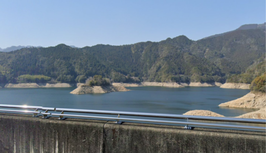 雨降らなさすぎて早明浦ダムに“幻の役場”が出現し、2026年2月9日(月)から「第一次取水制限」がスタート！1月の雨量は過去30年でワースト2位らしい